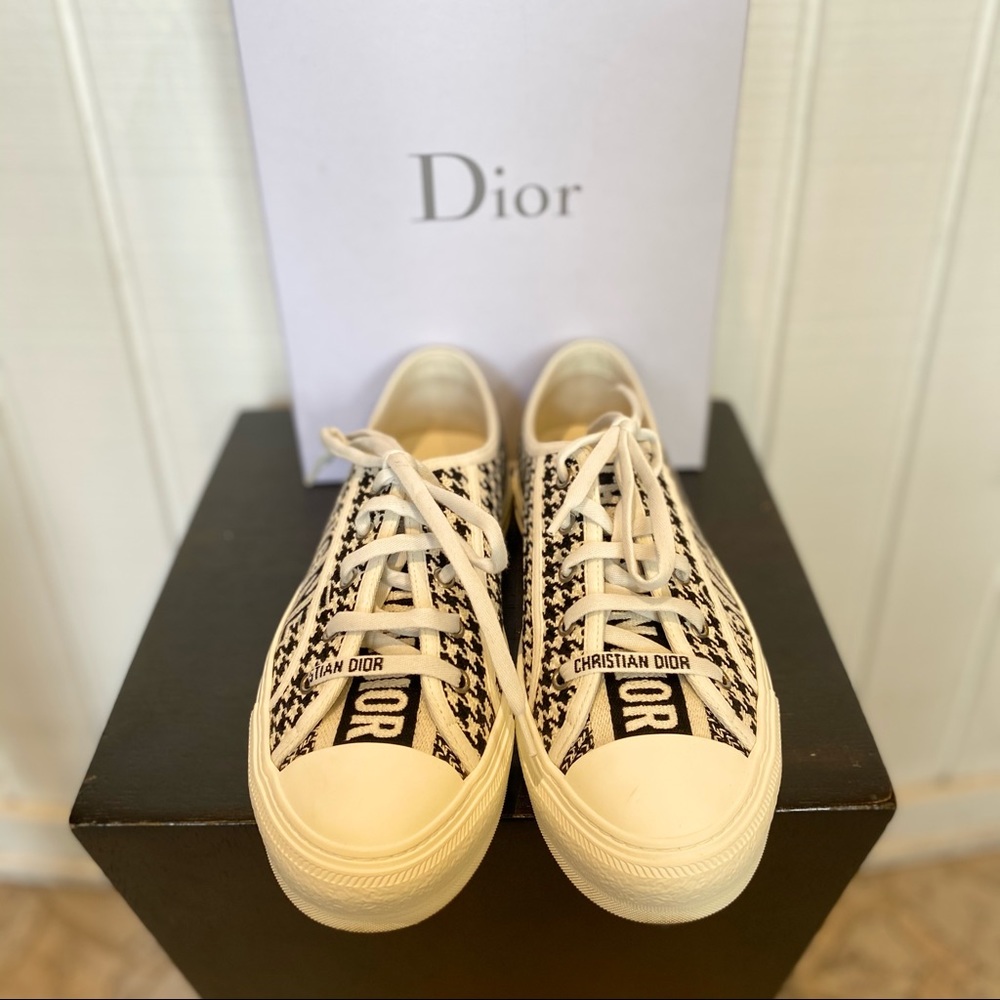 Dior 30 Montaigne Walk'N'Dior Low Top Sneakers - Picture 2 of 6